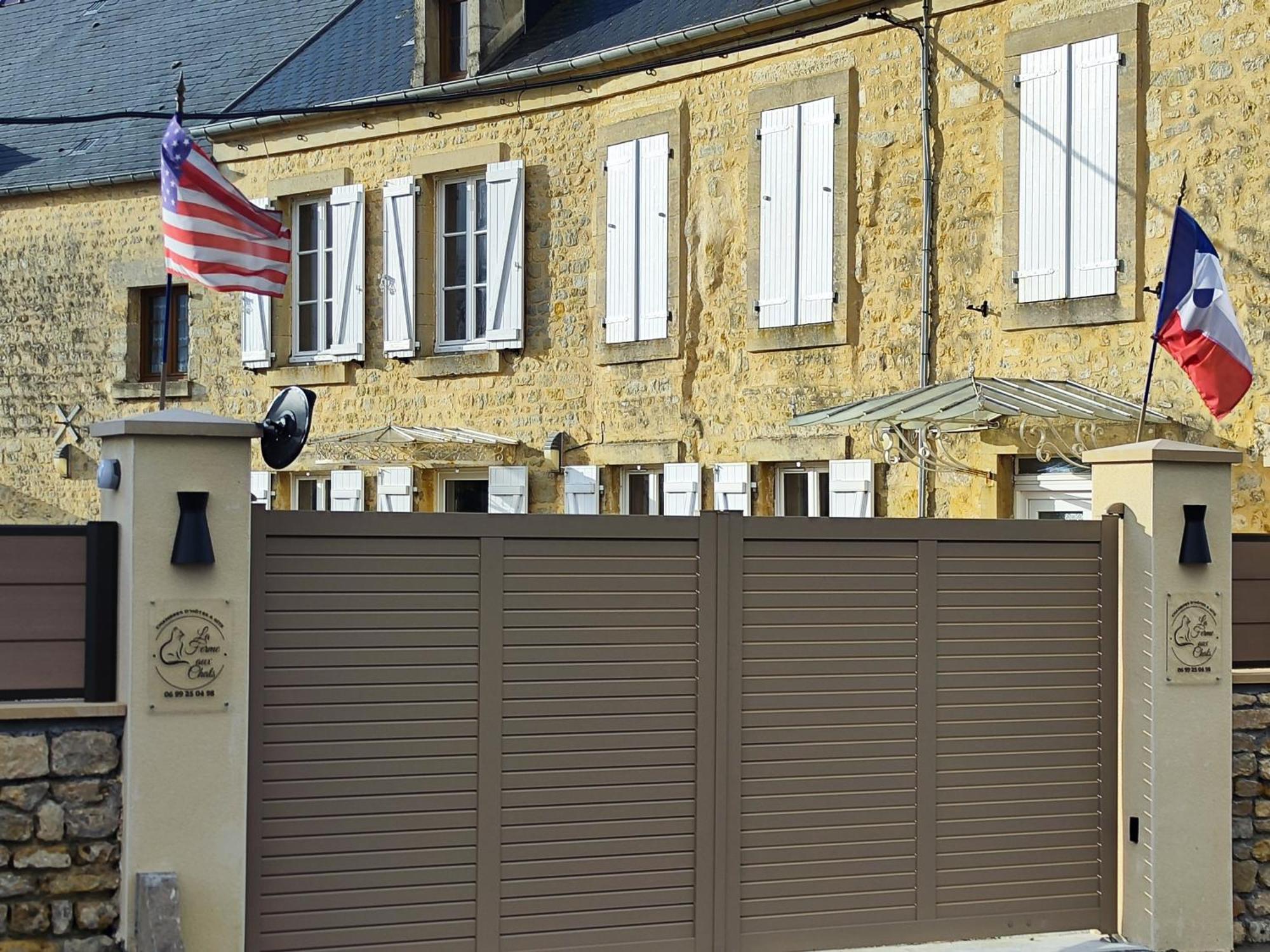 La Ferme Aux Chats Formigny Exterior foto